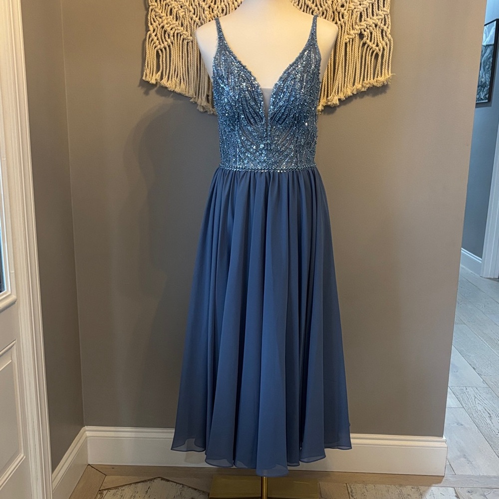 Chic Sleeveless Blue Midi Dress